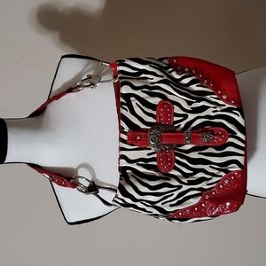 Single strap, faux leather detailed shoulder bag.